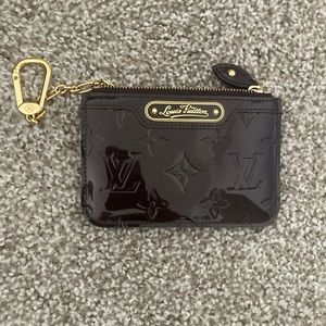 Authentic Louis Vuitton key pouch in verni. Amarante color